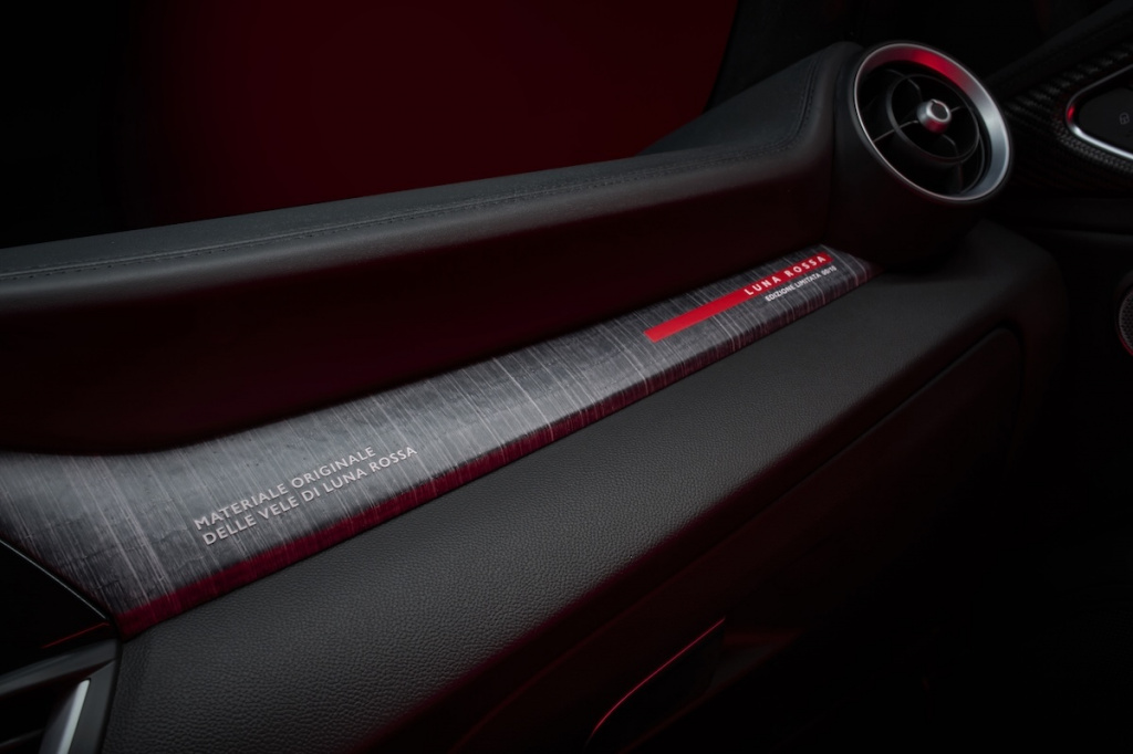 14_Giulia Quadrifoglio Luna Rossa.jpg 14_Giulia Quadrifoglio Luna Rossa.jpg