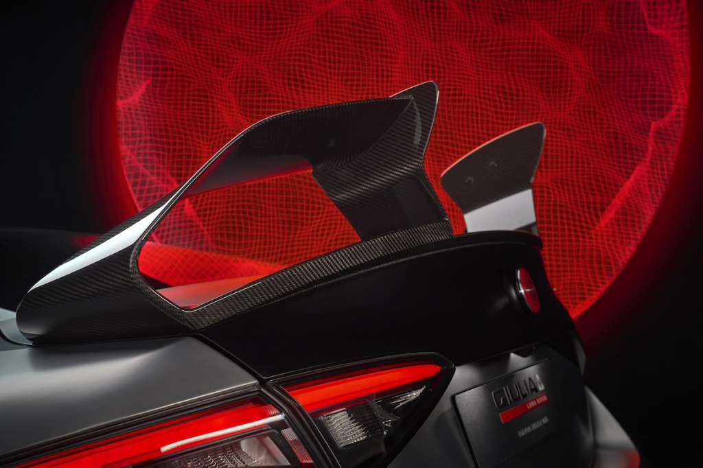 06_Giulia Quadrifoglio Luna Rossa.jpg