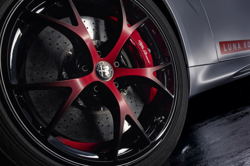 10_Giulia Quadrifoglio Luna Rossa.jpg