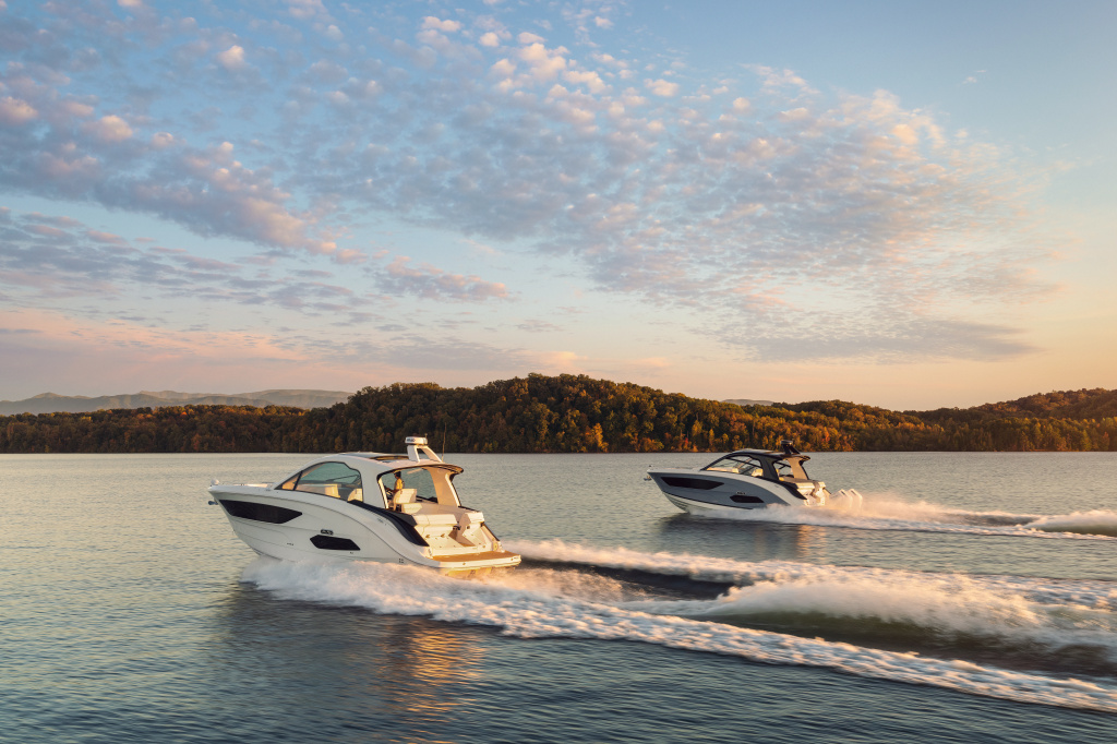2023-Sundancer-370-DA370-Sundancer-370-Outboard-DAO370-running-03220-select.jpg