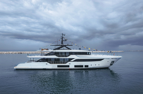 Custom Line Navetta 38: сдан второй корпус